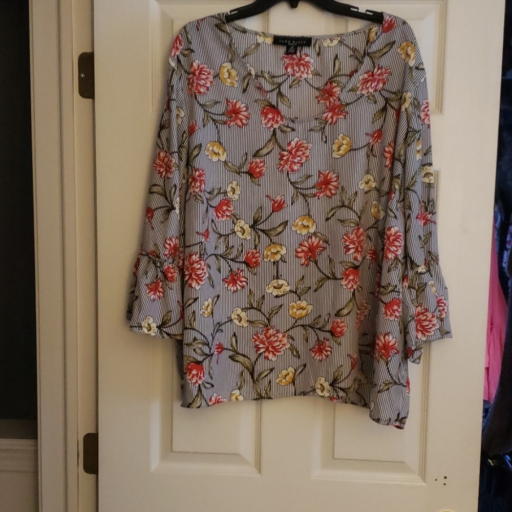 3x flowy blouse. NWOT